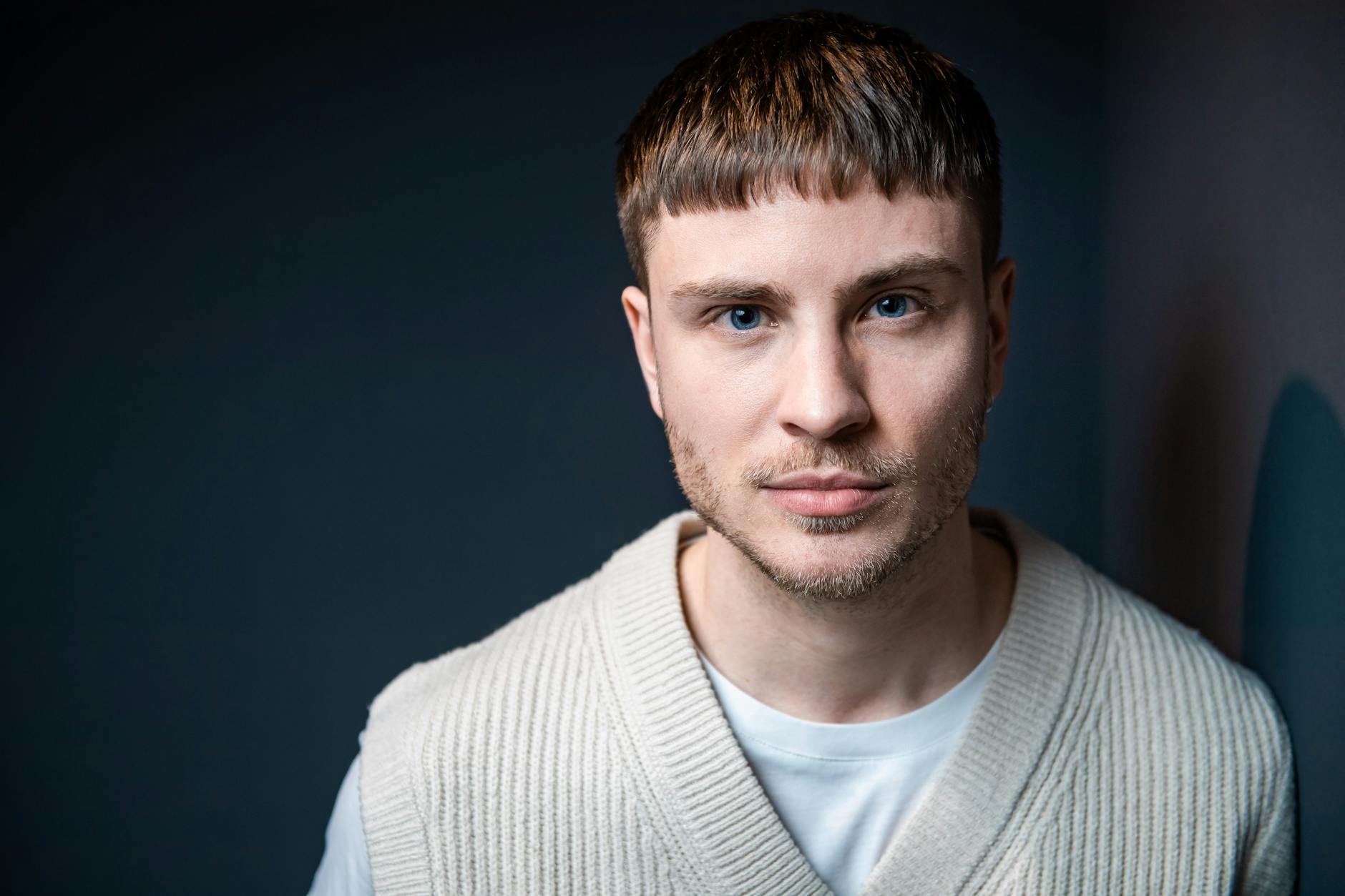 Jannik Schümann wird im Deutschen Bundestag zum Holocaust-Gedenktag sprechen.