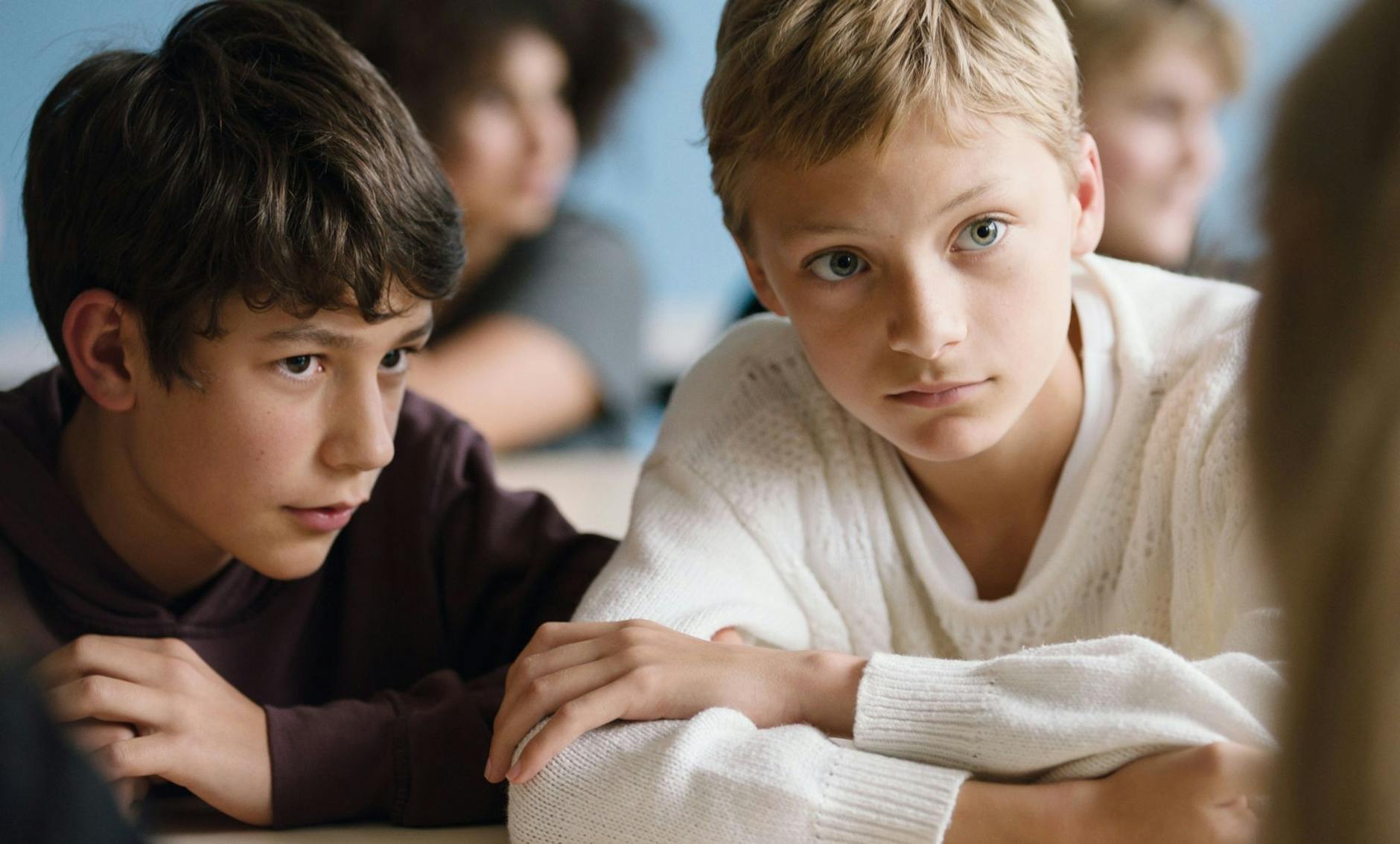 HANDOUT - Eden Dambrine (r) als Léo und Gustav De Waele als Rémi sind sich als Kinder ganz nah.