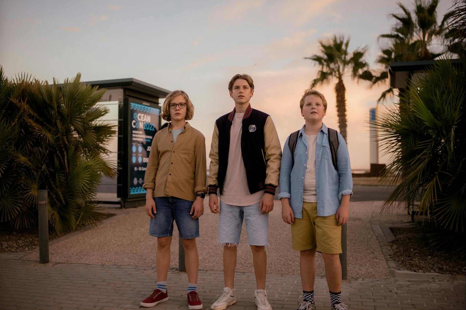 HANDOUT - Bob Andrews (Levi Brandl, l-r), Peter Shaw (Nevio Wendt) und Justus Jonas (Julius Weckauf) in einer Szene des Films "Die drei ??? - Erbe des Drachen".