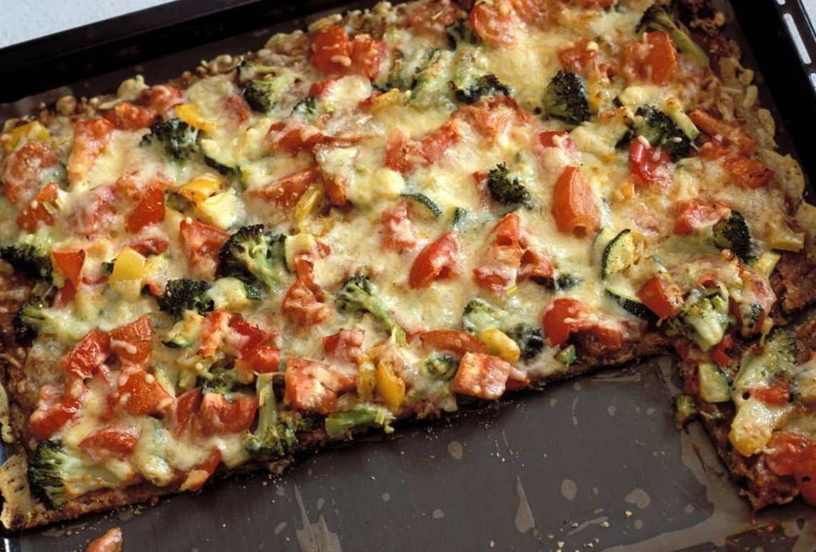 Geniale Idee: Kennen Sie schon die „Schüttelpizza“? Wir haben das Rezept für Sie – so lecker, so leicht, so schnell gemacht!