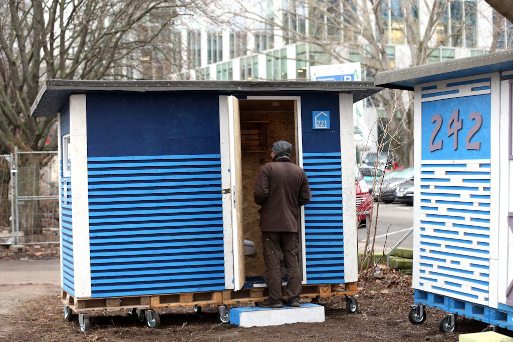 Warum Obdachlose jetzt hinter dem Ostbahnhof ein kleines Zuhause bekommen