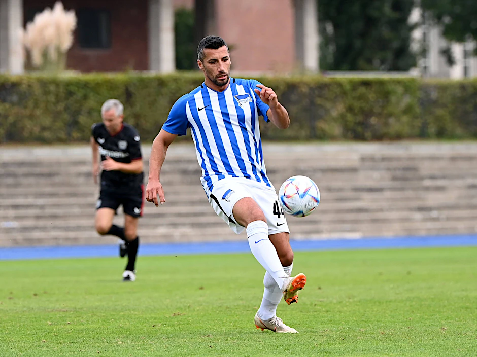 Karim Benyamina im blau-weißen Trikot? Seit knapp drei Jahren schießt er für die Senioren von Hertha BSC Tore am Fließband.