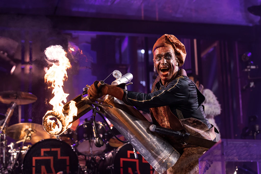 Rammstein-Frontmann Till Lindemann: Blut und Schmerzen! DAS ist sein neues Riesen-Tattoo – doch einige können es nicht glauben
