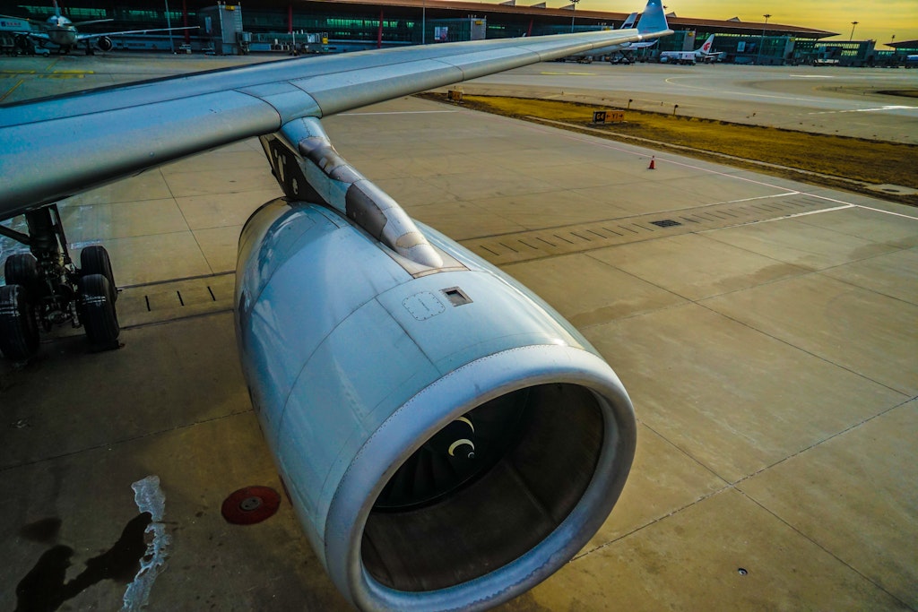 Flughafen-Unfall: Mitarbeiterin wohl von Turbine eingesaugt