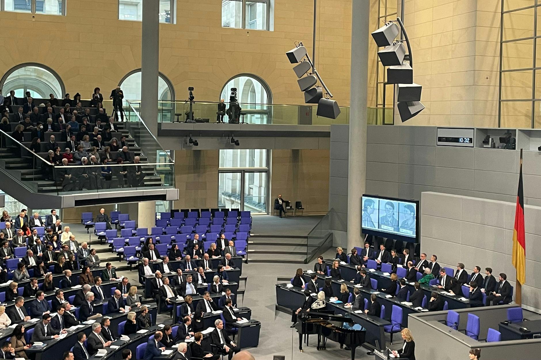 Zwei Drittel der AfD-Fraktion fehlten beim Holocaust-Gedenktag. 