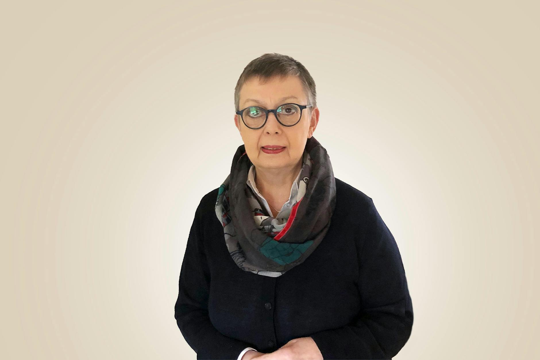 Anne Prior ist Buchhändlerin und beschäftigt sich seit 30 Jahren mit NS-Geschichte in ihrer Heimat Nordrhein-Westfalen.