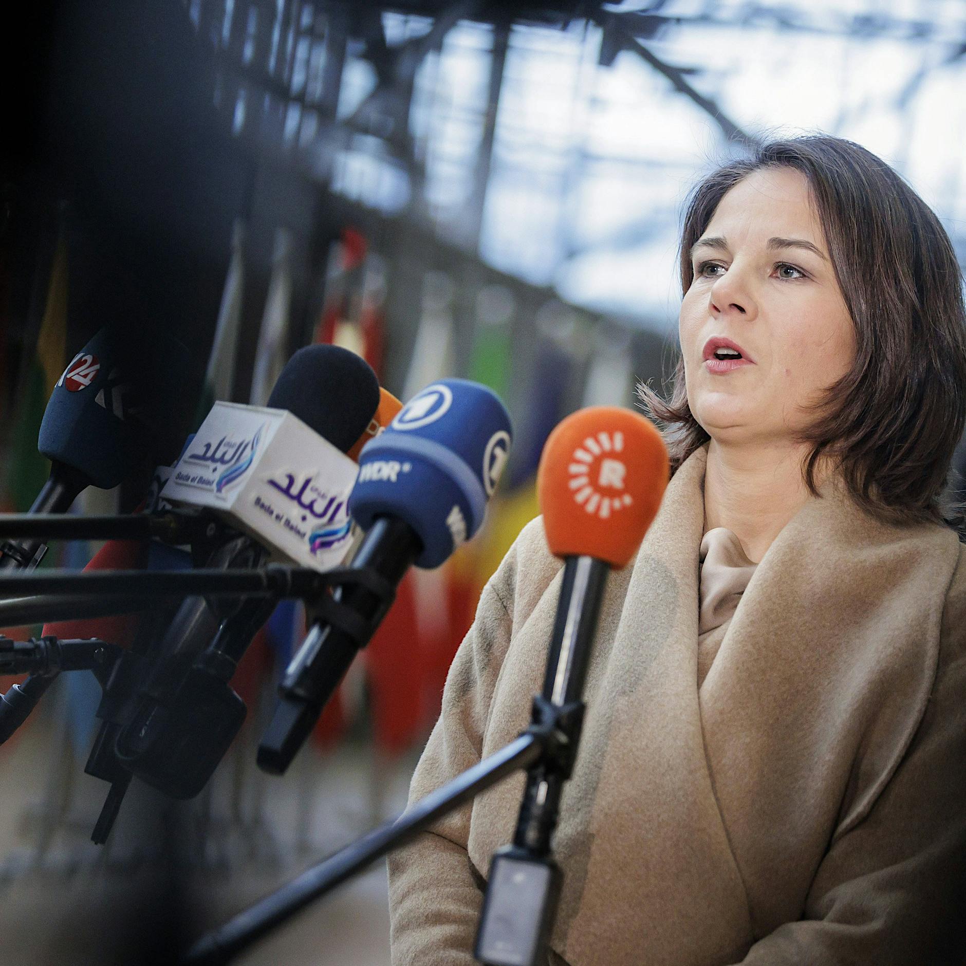 Baerbock: „Krieg gegen Russland“ – Moskau fordert Klärung