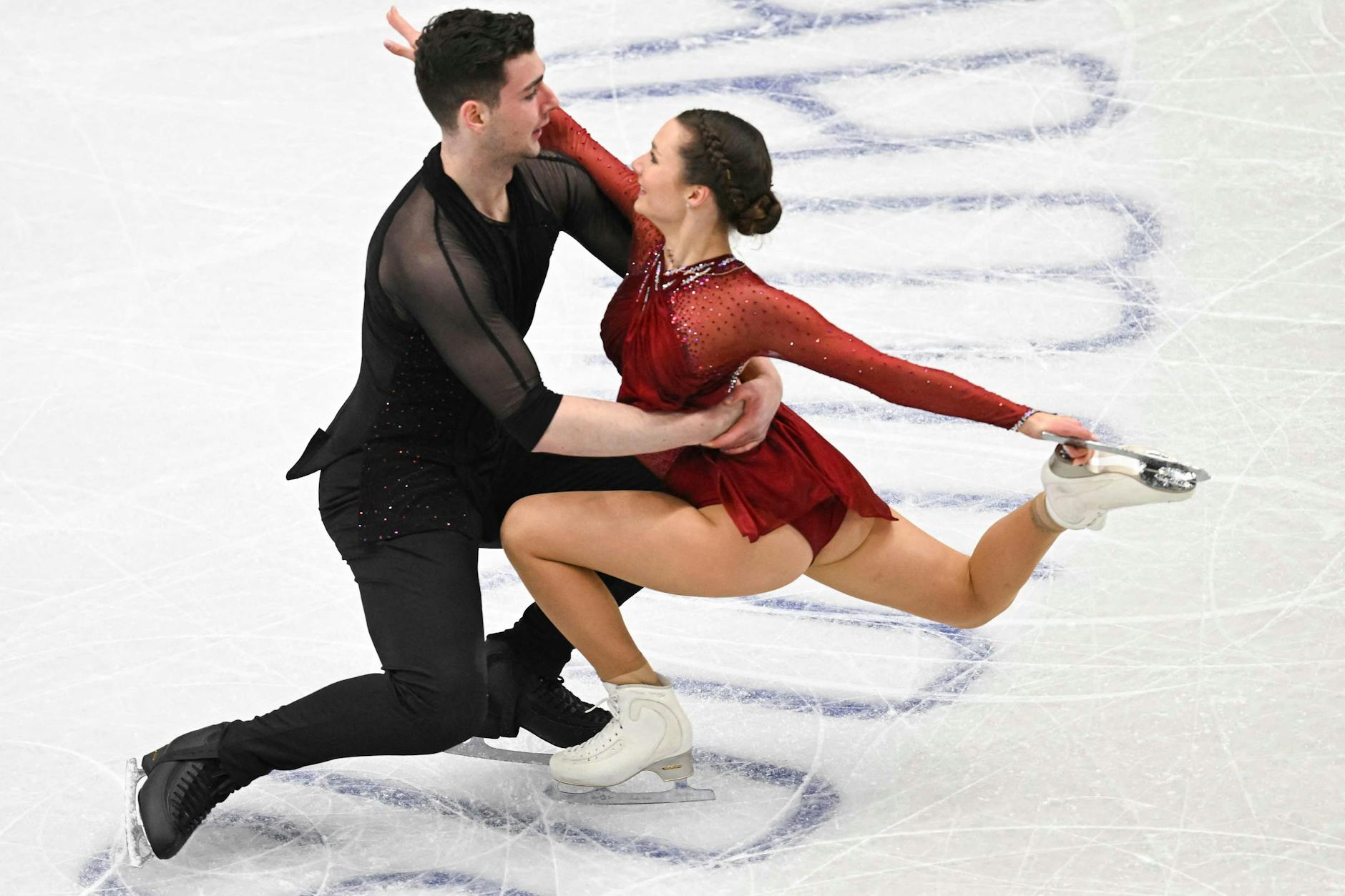 Annika Hocke und Robert Kunkel sorgen dafür, dass in Deutschland die Eiskunstlauf-Herzen wieder höherschlagen.