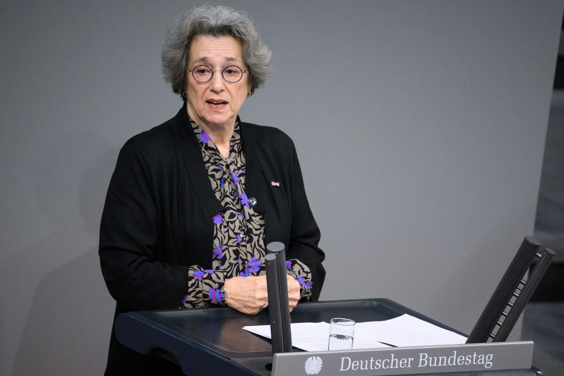 Rozette Kats, Zeitzeugin des  Holocaust, spricht im Bundestag.