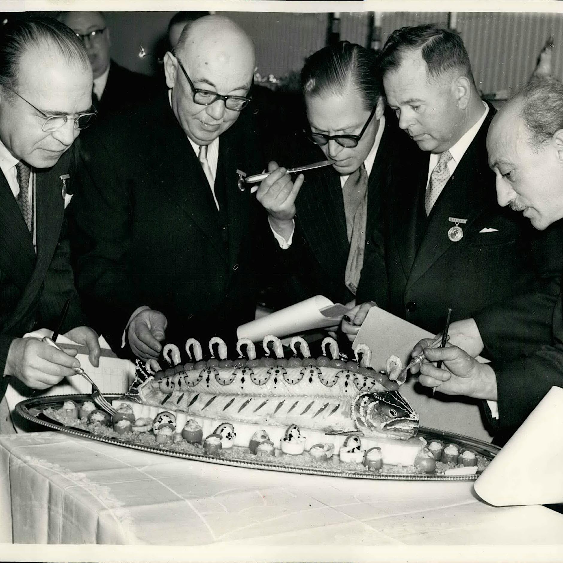 Rezept der Woche: Einen ganzen Lachs oder Zander zubereiten? Trauen Sie sich!