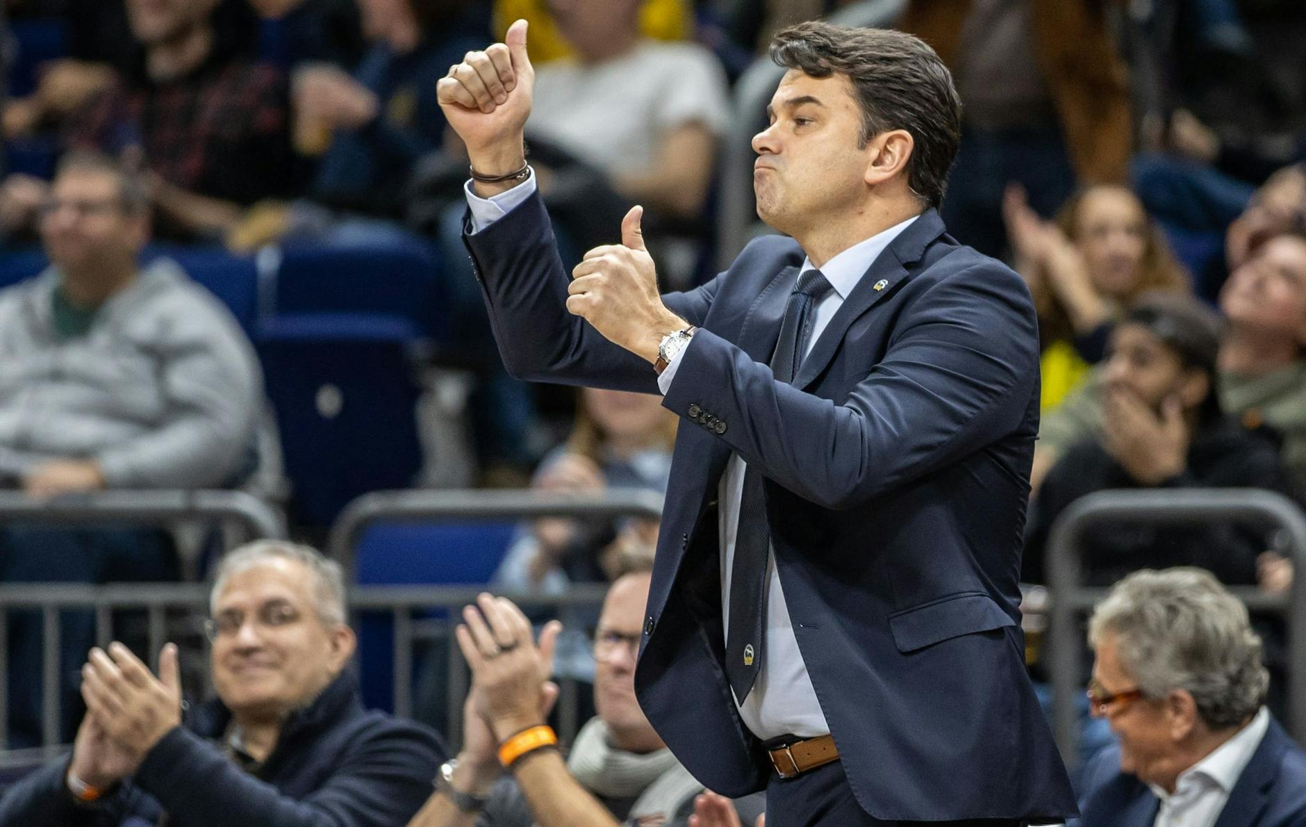 ARCHIV - Headcoach Israel González holte mit Alba den achten Liga-Sieg in Serie.