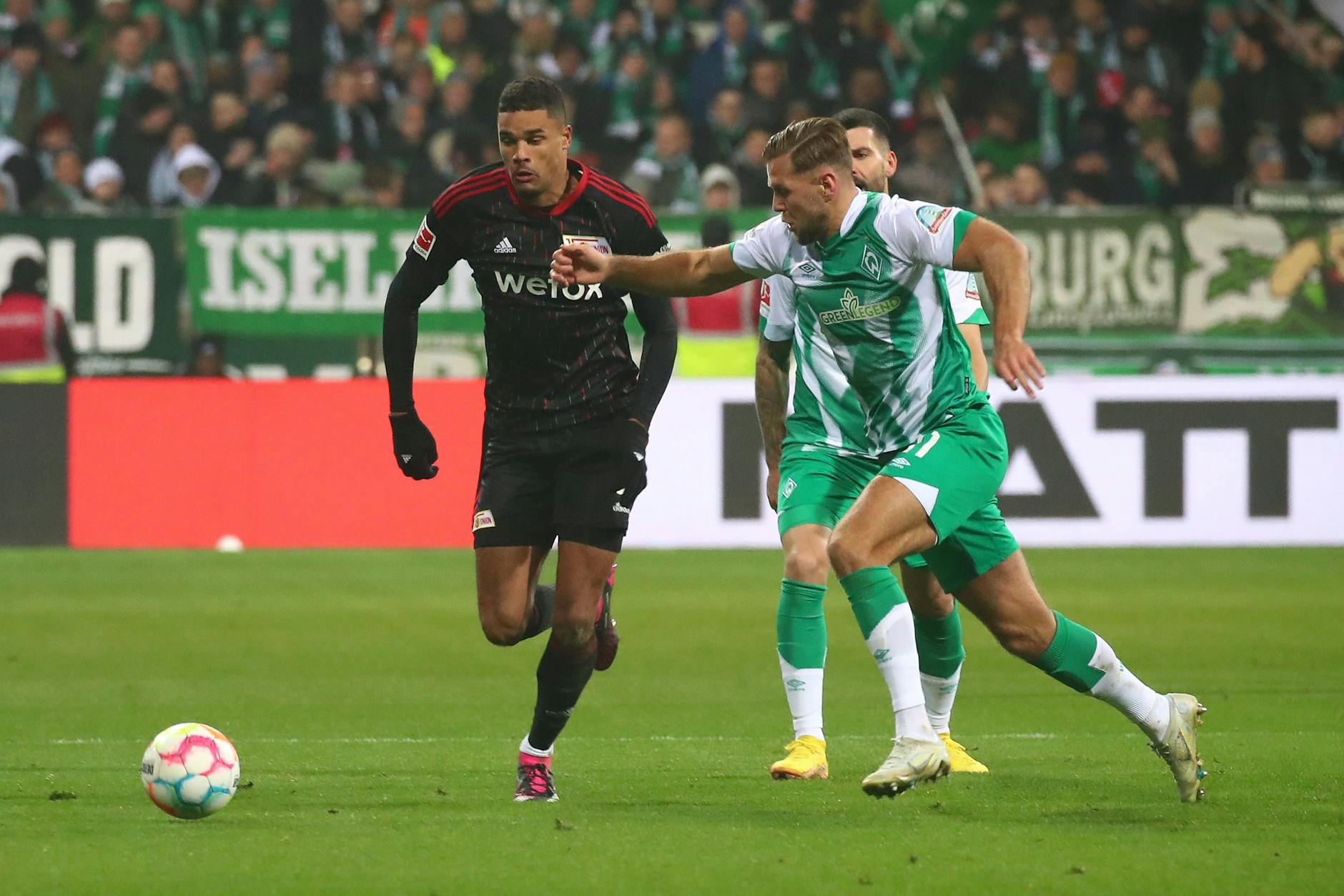 Danilho Doekhi (l.), hier im Duell mit Werder-Stürmer Niclas Füllkrug, hat sich bei Union Berlin einen Stammplatz erkämpft.