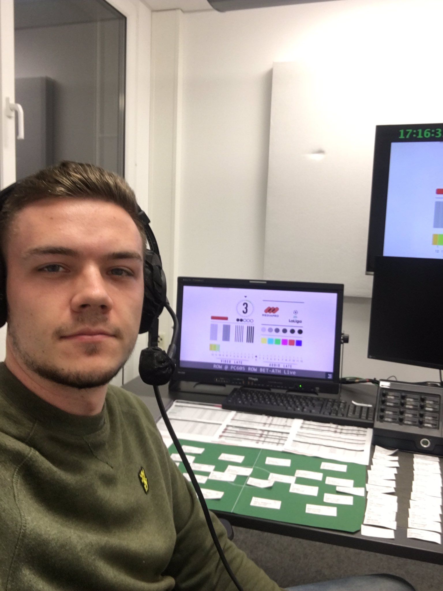 Tod mit nur 24 Jahren! DAZN löscht Trauer-Instagram-Post zu Fußball-Kommentator Christian Scherpe, Corona-Schwurbler verbreiten DIESE Verschwörungstheorien!