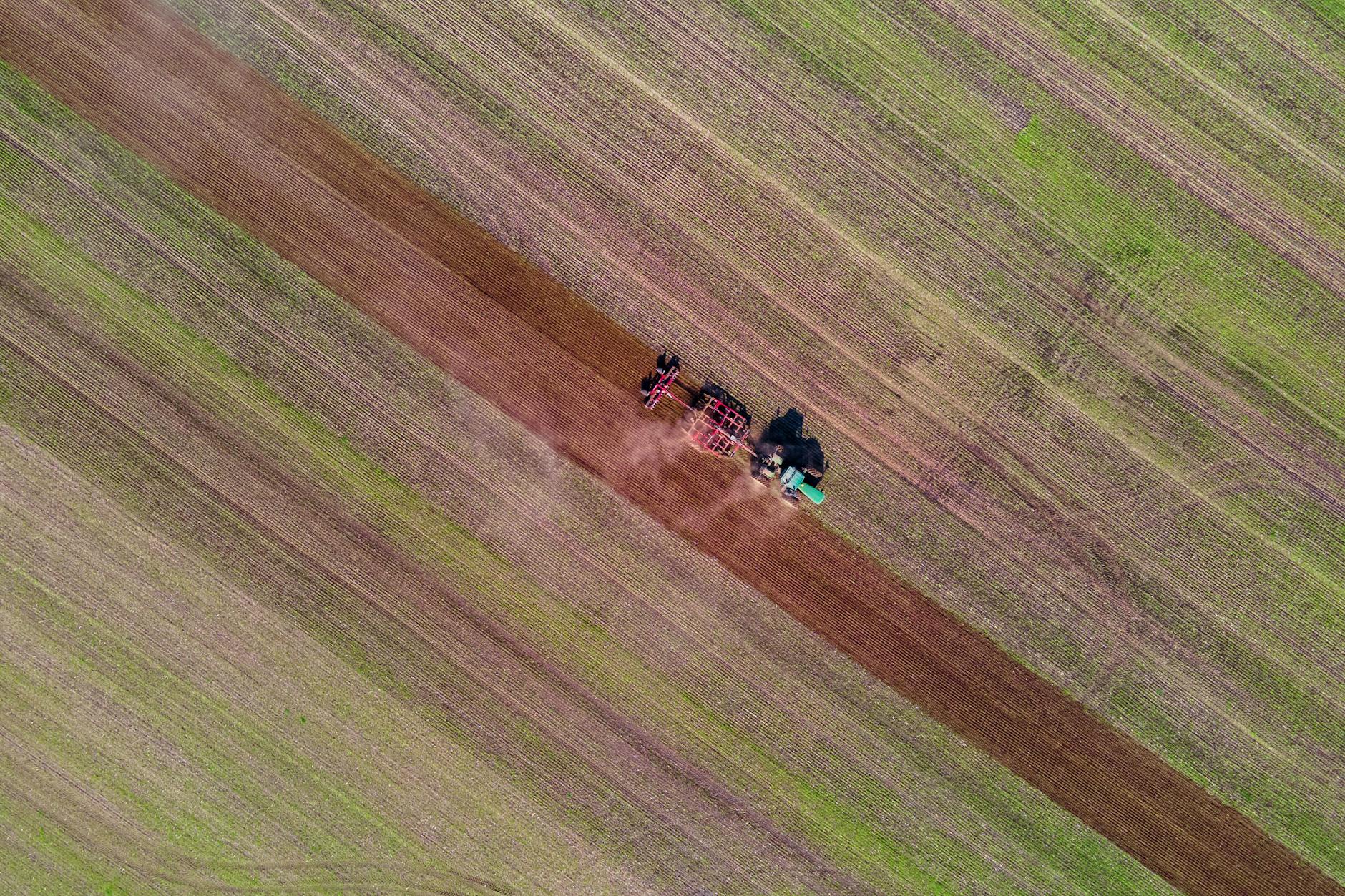 Feldarbeit für Frühjahrsbestellung