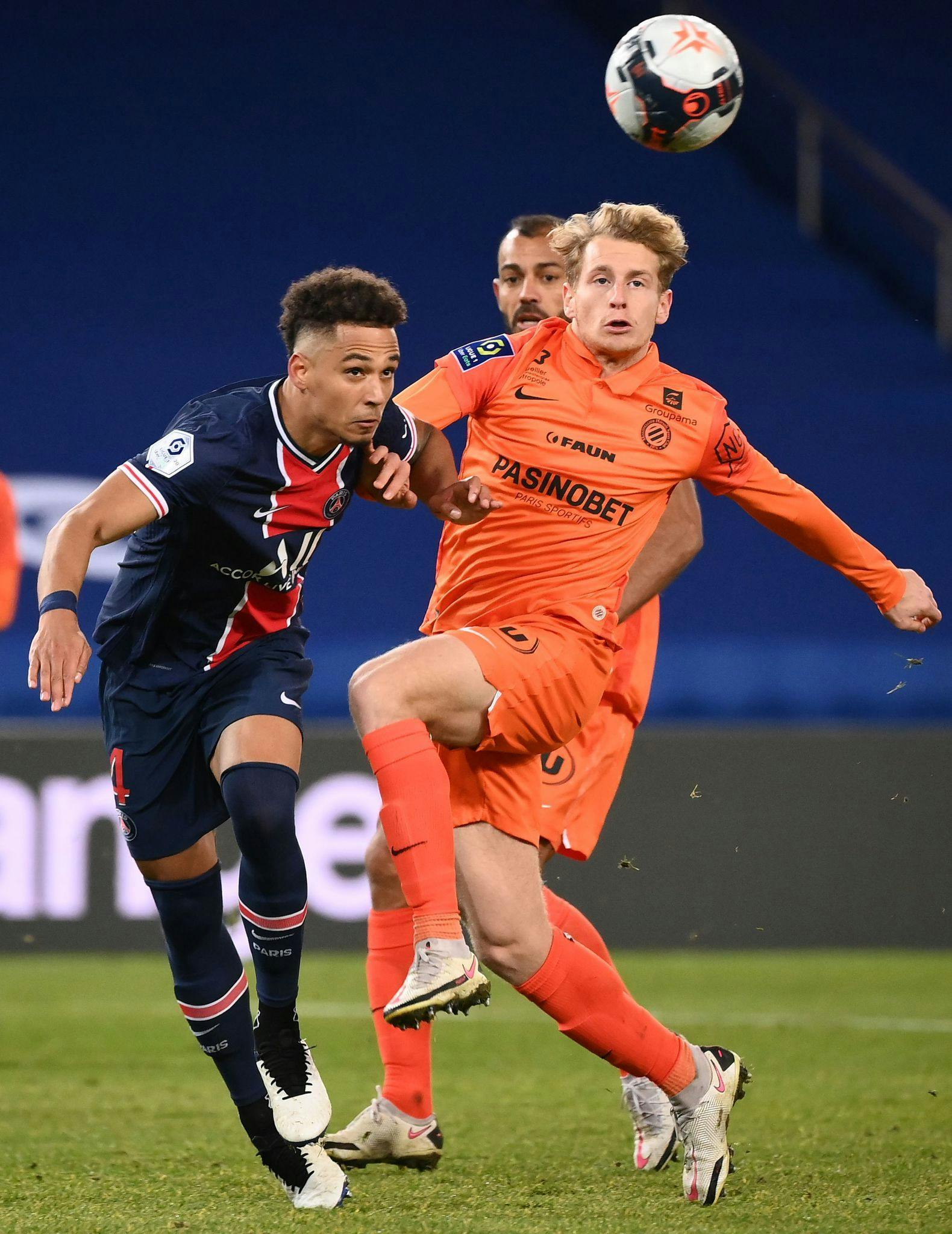 ARCHIV - Nicolas Cozza (r) kommt aus Montpellier nach Wolfsburg.