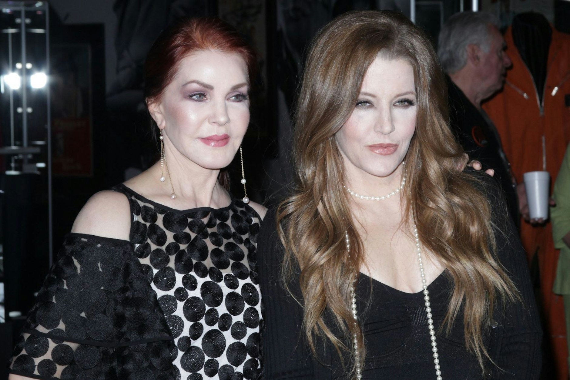 Priscilla Presley (l.) mit ihrer Tochter Lisa Marie Presley 2015 in Las Vegas.