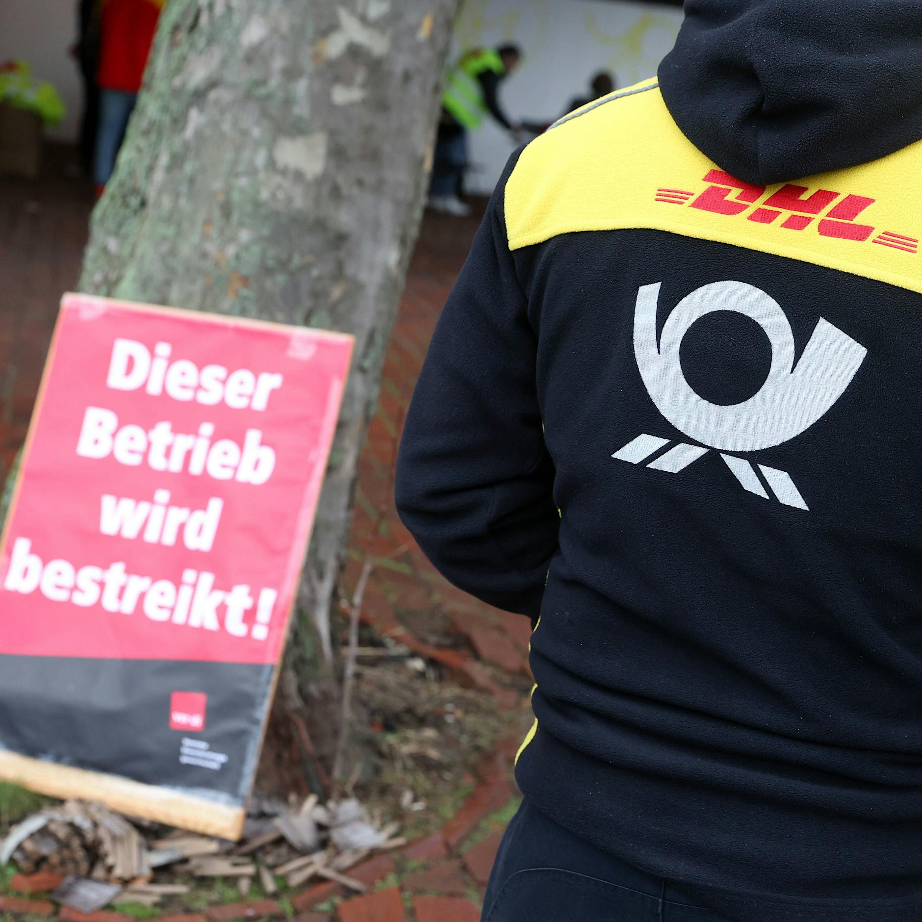 Pakete und Briefe bleiben liegen: Die Post streikt wieder – mit Schwerpunkt in Berlin und Brandenburg!