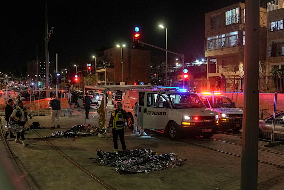 In einer israelischen Siedlung in Ost-Jerusalem sind mehrere Menschen durch Schüsse getötet worden.  