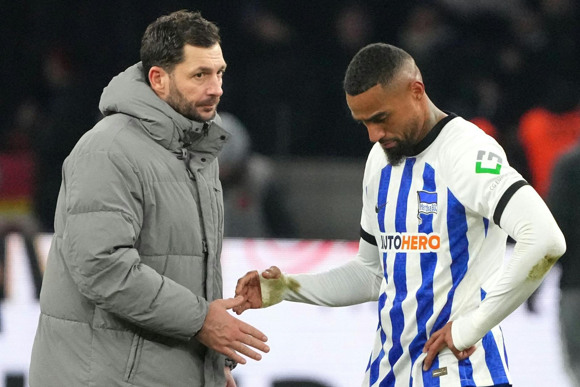 Auf Coach Sandro Schwarz (l.) und Hertha-Leader Kevin-Prince Boateng kommt es jetzt in der sportlichen Krise an.