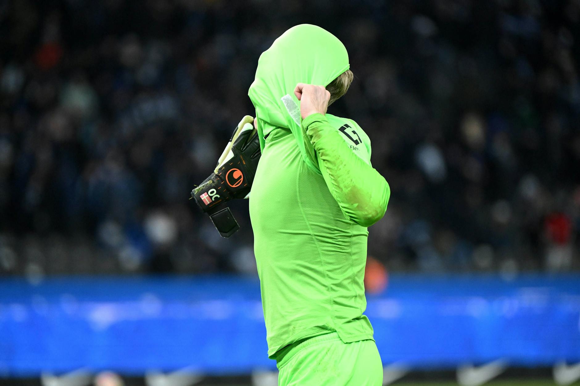 Hertha-Keeper Oliver Christensen hat keine leichte Woche hinter sich.