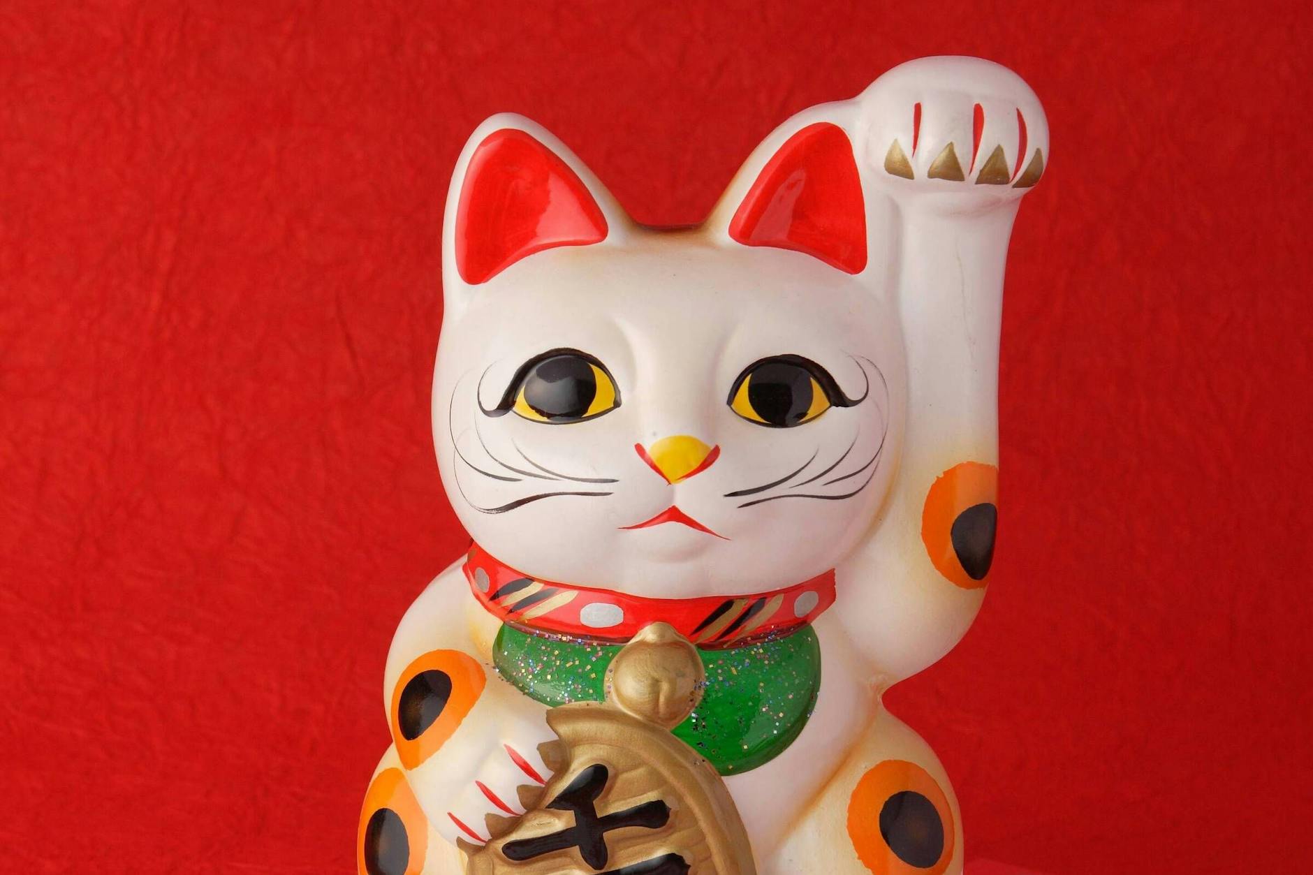 Winkekatzen gelten in Japan als Glücksbringer.