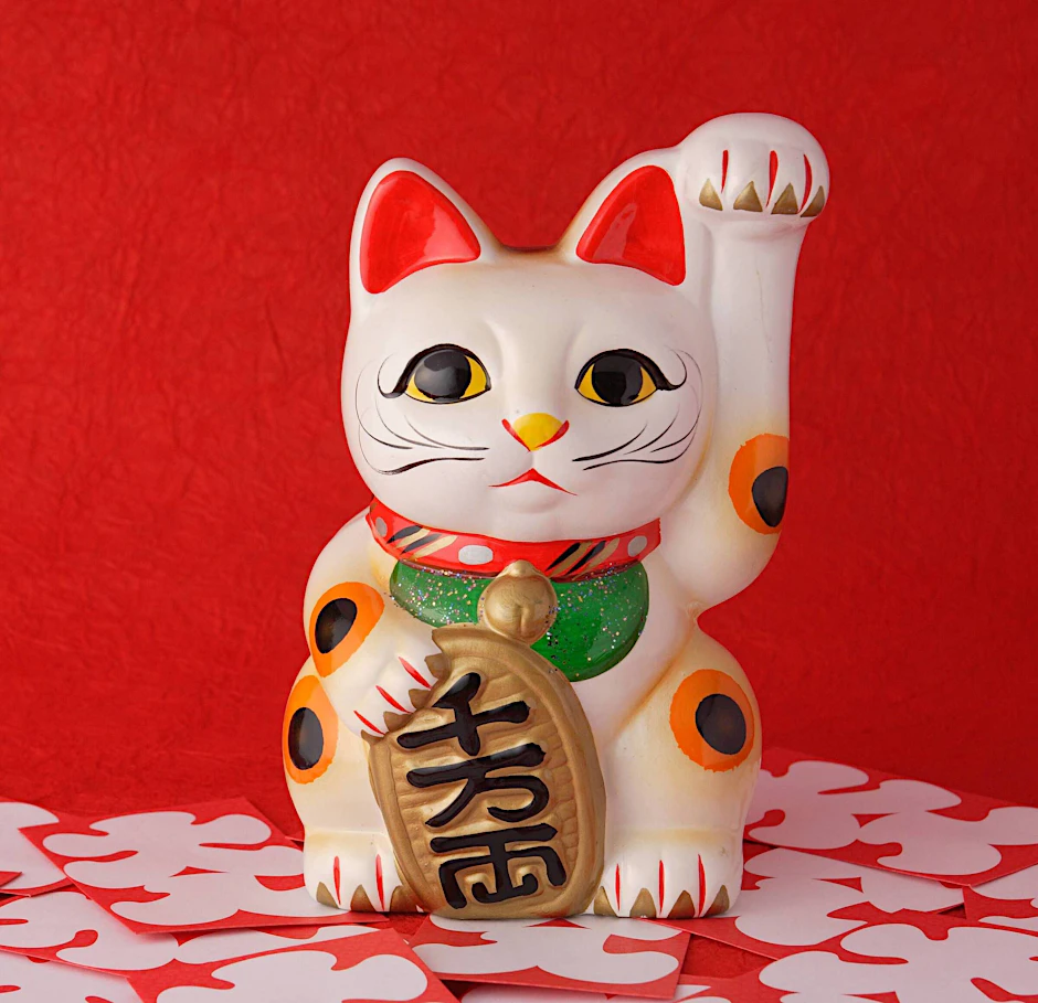 Winkekatzen gelten in Japan als Glücksbringer.