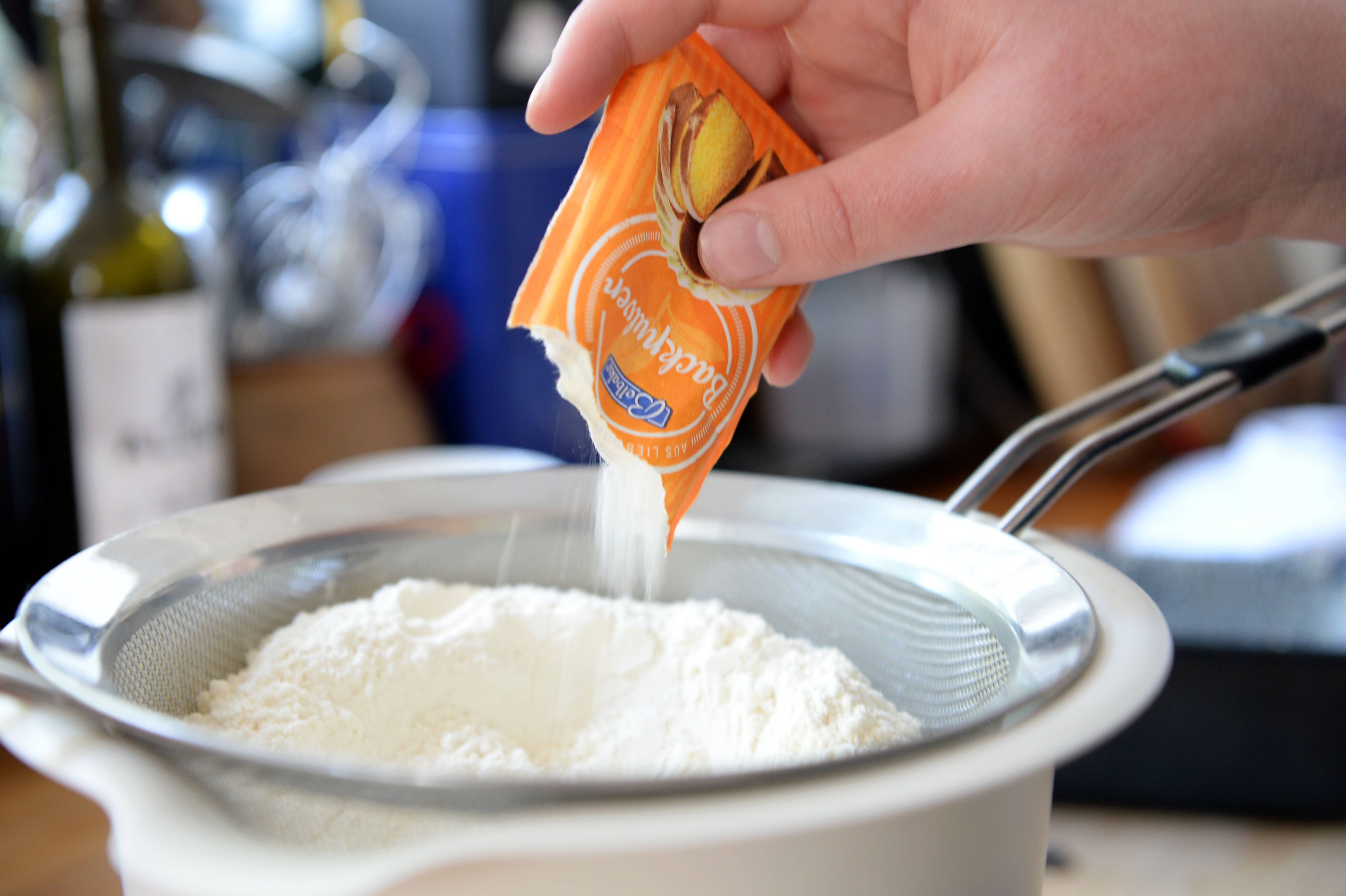 Image - Geniale Backpulver-Reinigungstricks: Für den Abfluss, für die Toilette, für schmutzige Fugen ... das müssen Sie ausprobieren – MIT VIDEO!