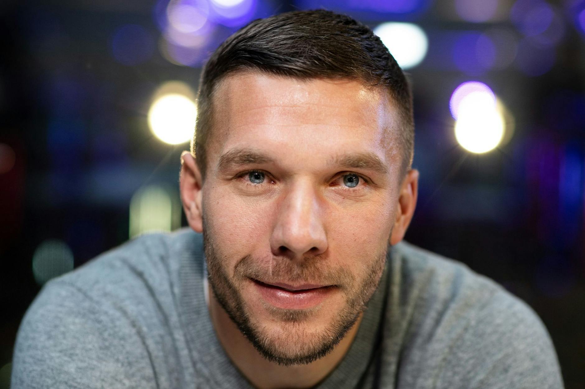 ARCHIV - Der frühere Fußall-Nationalspieler Lukas Podolski ist zum dritten Mal Vater geworden.