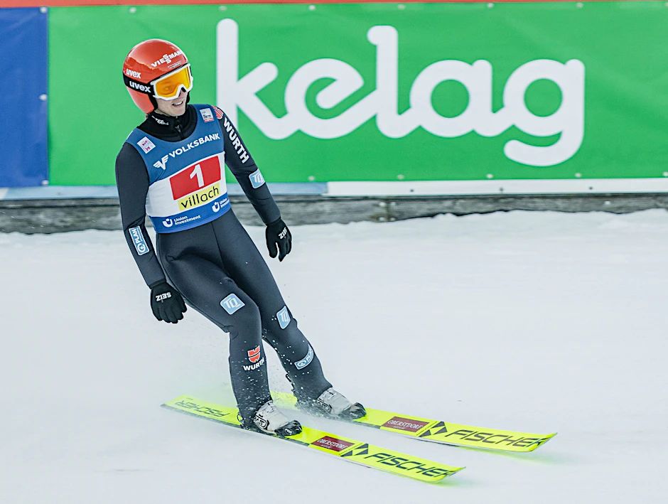 ARCHIV - Katharina Althaus schaffte bei der Weltcup-Premiere des Super-Team-Wettbewerbes den Sprung auf das Podest.  