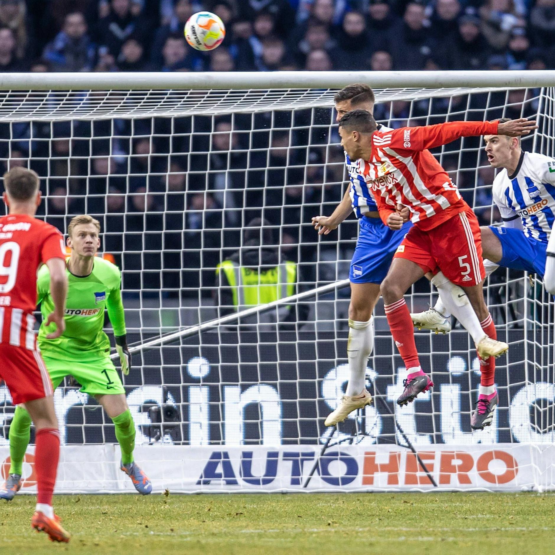 Das Derby: Danilo Doekhi köpft den 1. FC Union Richtung Champions League und Hertha BSC Richtung Zweite Liga