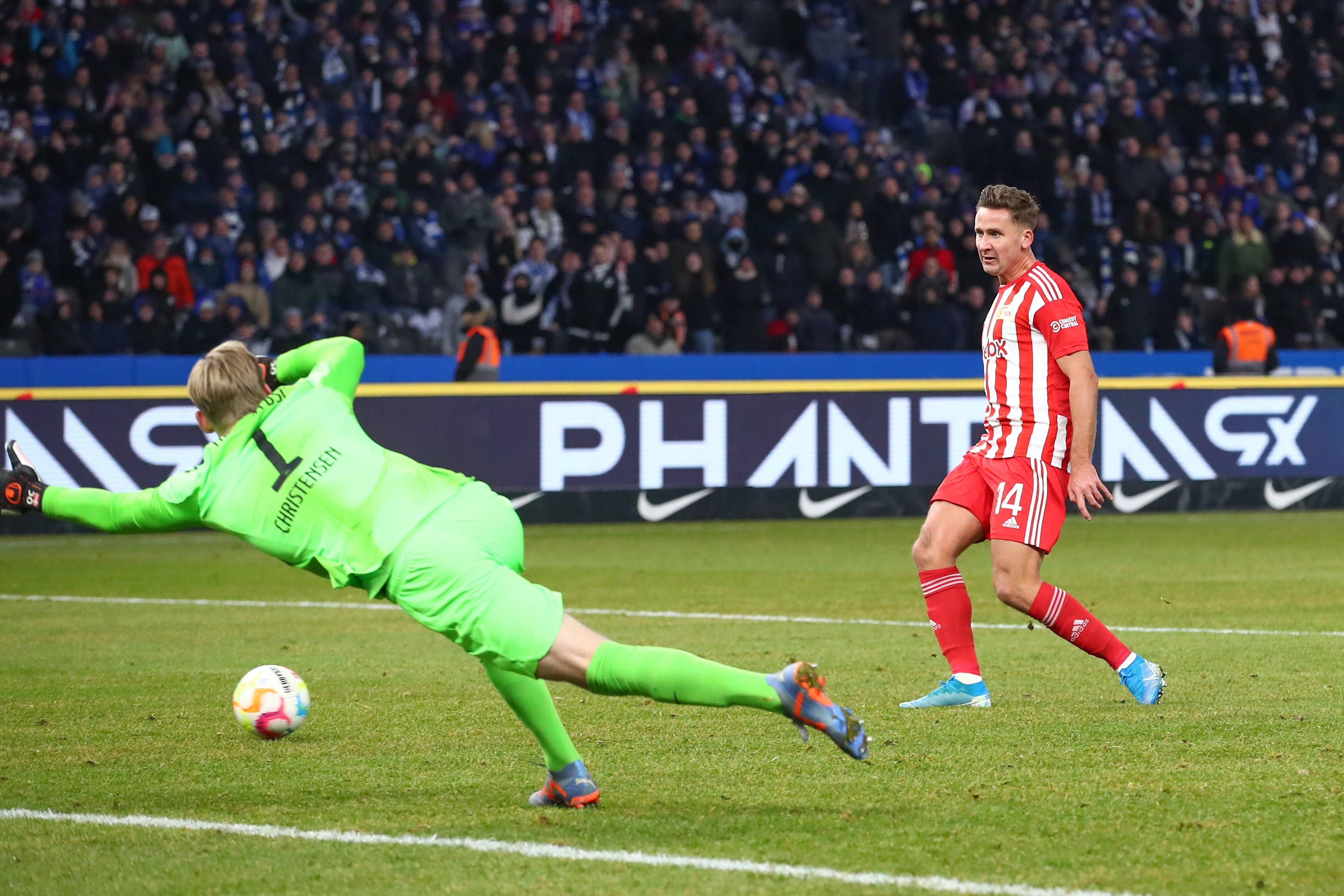 Paul Seguin (r.) entschied die Partie mit seinem Tor zum 2:0 für Union Berlin.