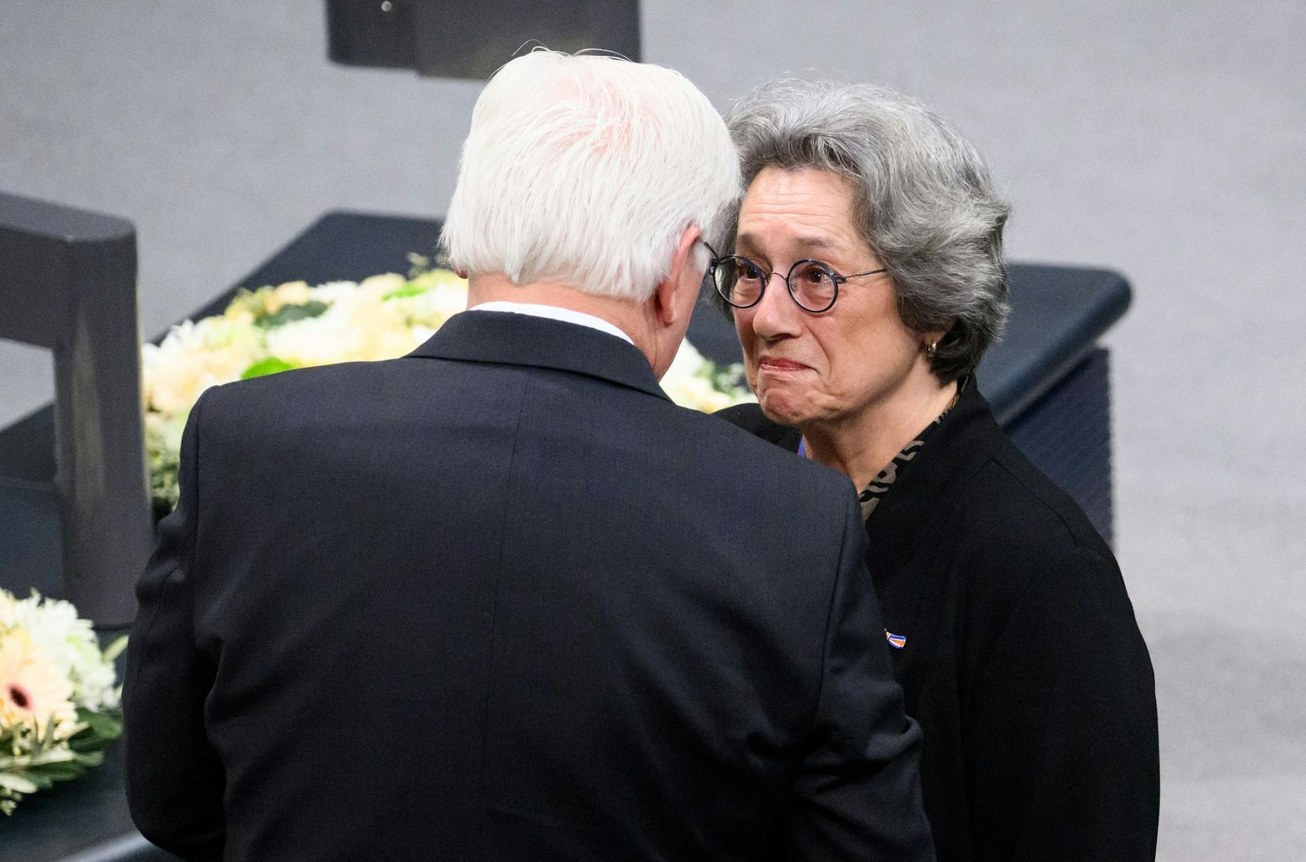 dpatopbilder - Bundespräsident Frank-Walter Steinmeier und Rozette Kats bei der Gedenkstunde für die Opfer des Nationalsozialismus im Deutschen Bundestag.