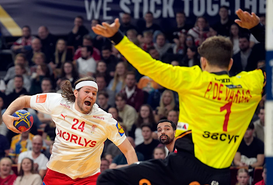 Mikkel Hansen (l) und die Dänen sind in das WM-Finale eingezogen.  