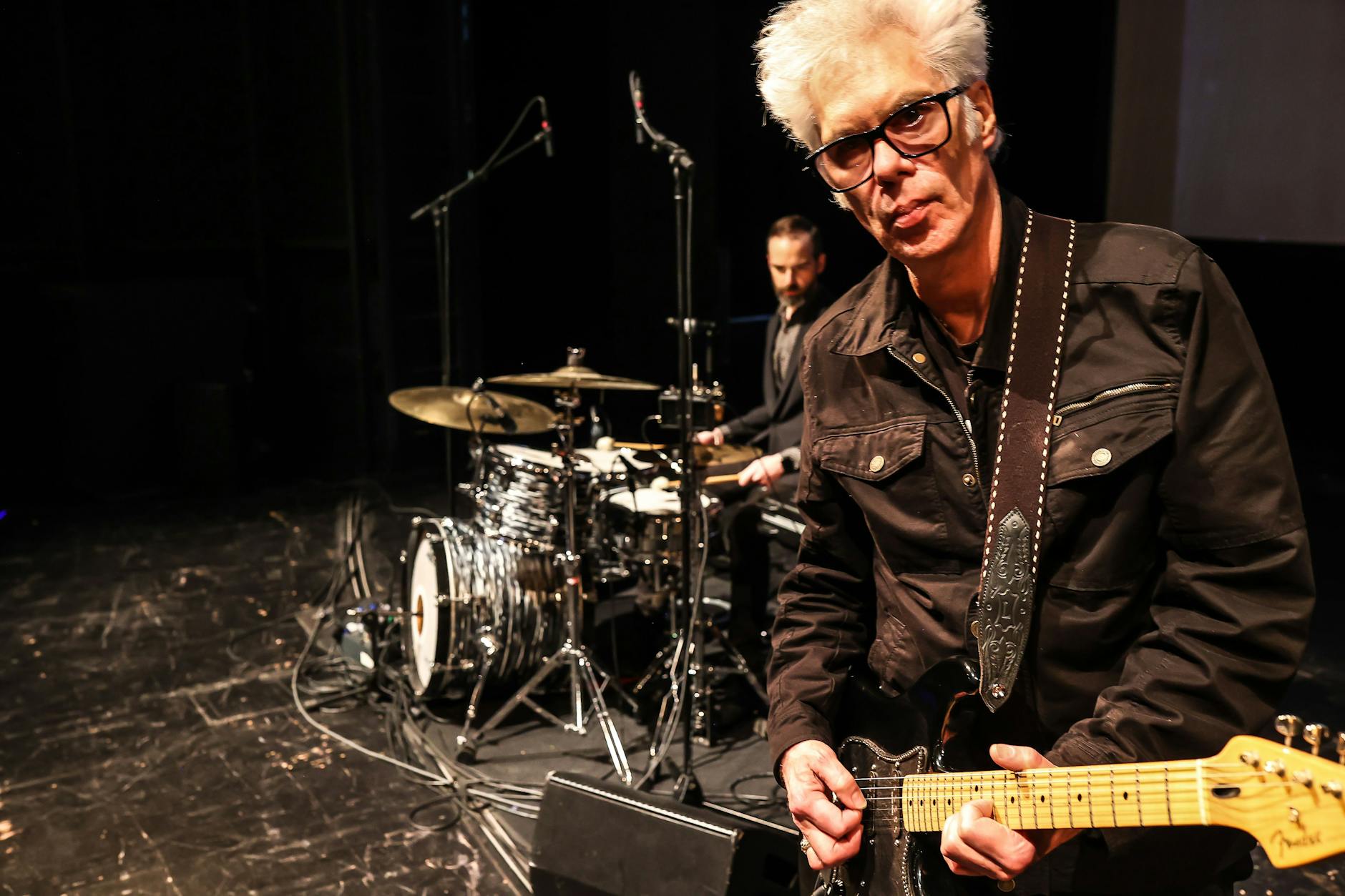 Jim Jarmusch mit seinem Duo Sqürl an der Volksbühne