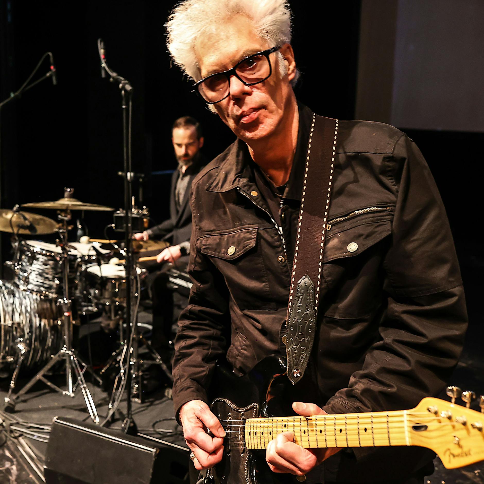 Seestern-Drones mit Promifaktor: Jim Jarmusch ließ die Volksbühne krachen