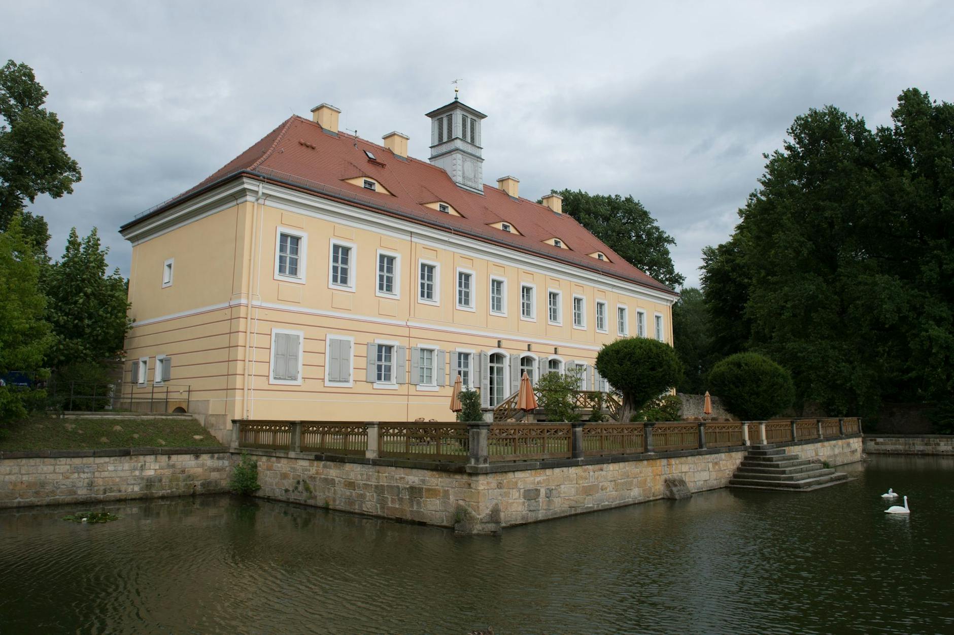 ARCHIV - Die Richard-Wagner-Stätten in Graupa (Sachsen) feiern ihr zehnjähriges Jubiläum. d/dpa