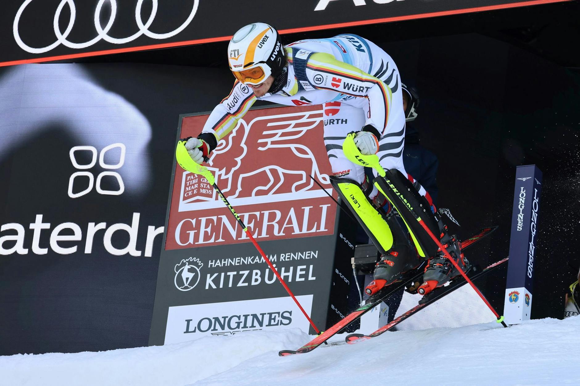 Skirennfahrer Linus Straßer beim Start in Kitzbühel.