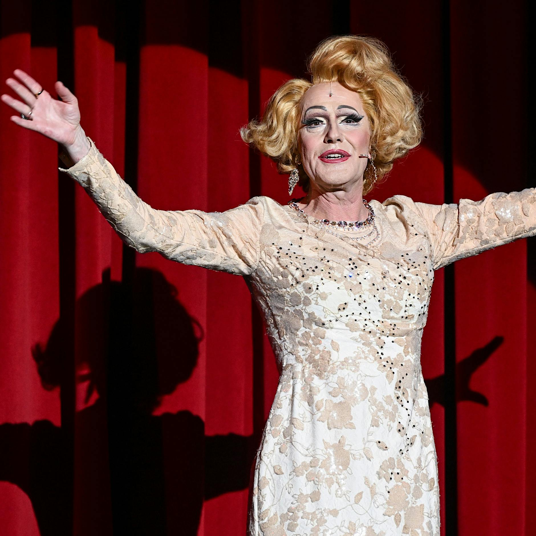 Mehr als „Ich bin, was ich bin“: Berliner Publikum bejubelt „La Cage aux Folles“