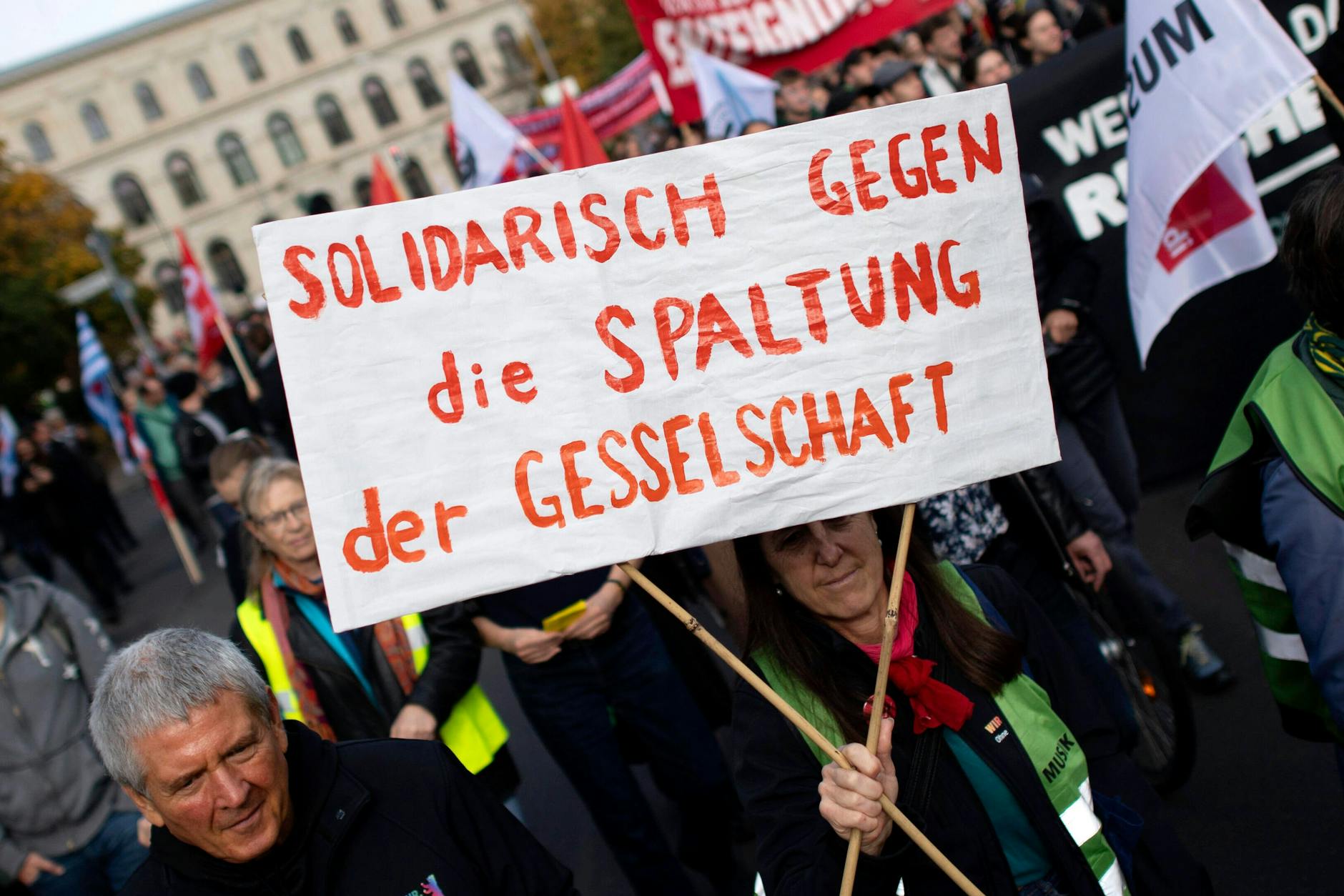 Demonstration für Solidarität und gegen eine Spaltung der Gesellschaft