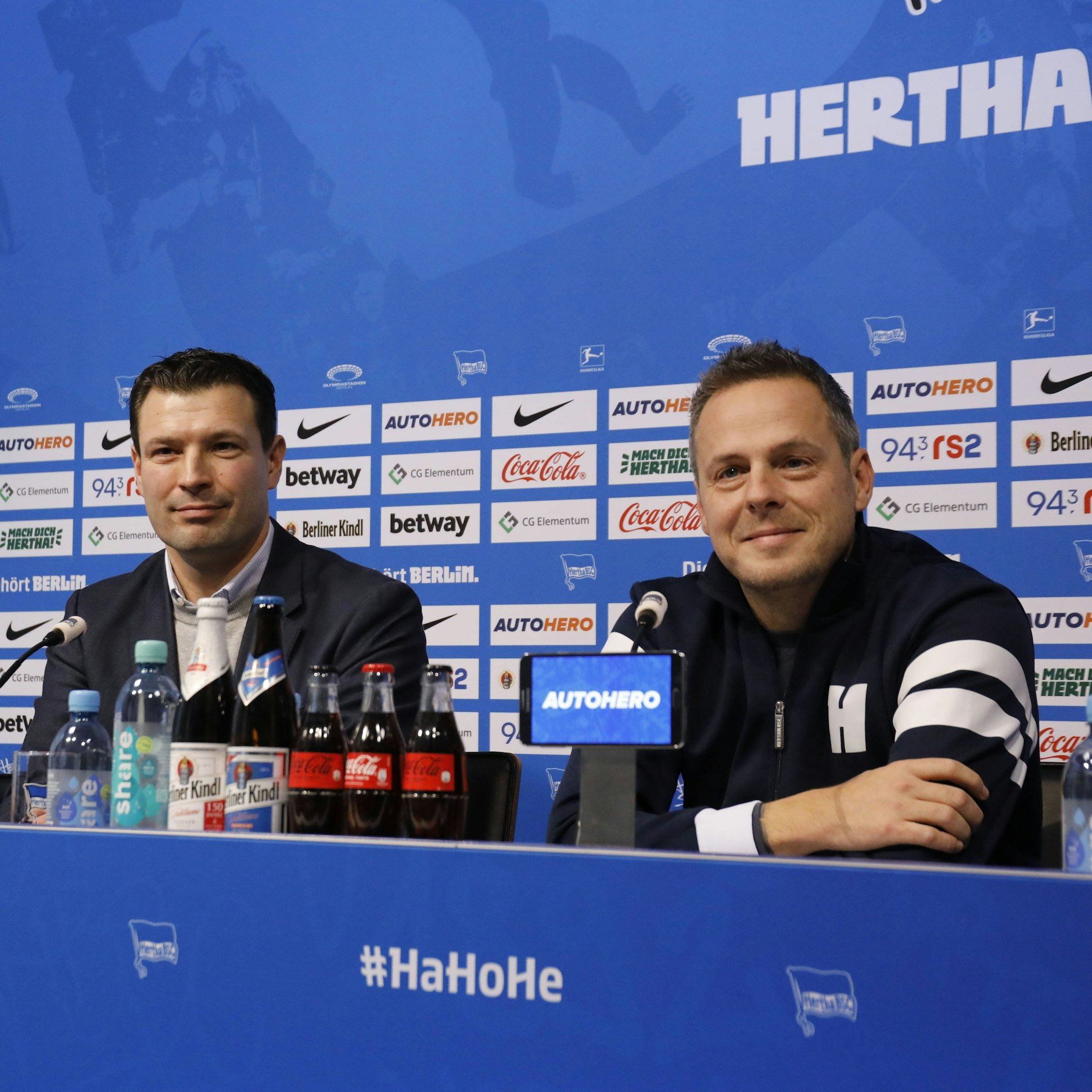 Herthas neuer Sportdirektor Benjamin Weber neben Präsident Kay Bernstein bei seiner Präsentation am Sonntag.