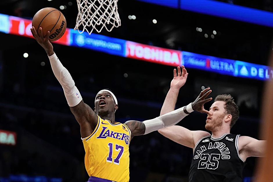 Dennis Schröder (l) zeigze beim Lakers-Sieg gegen die Spurs eine starke Leistung.  