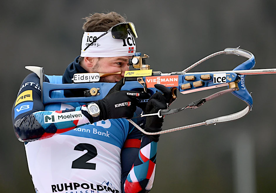 Sturla Holm Laegreid aus Norwegen in Aktion beim Anschießen in Ruhpolding.  