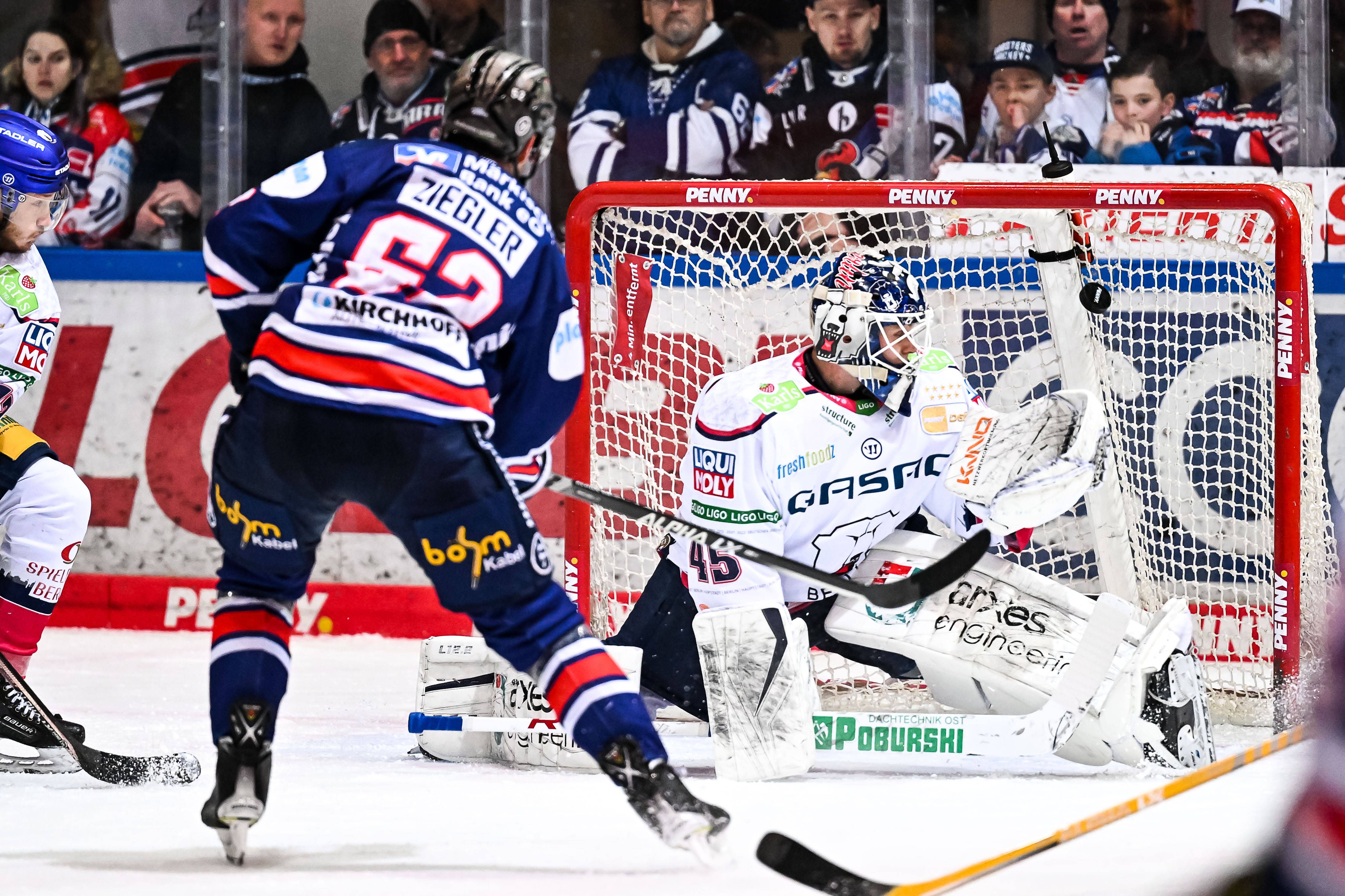 Image - Eisbären Berlin: Herber Rückschlag für die Play-offs, Trainer Serge Aubin stocksauer