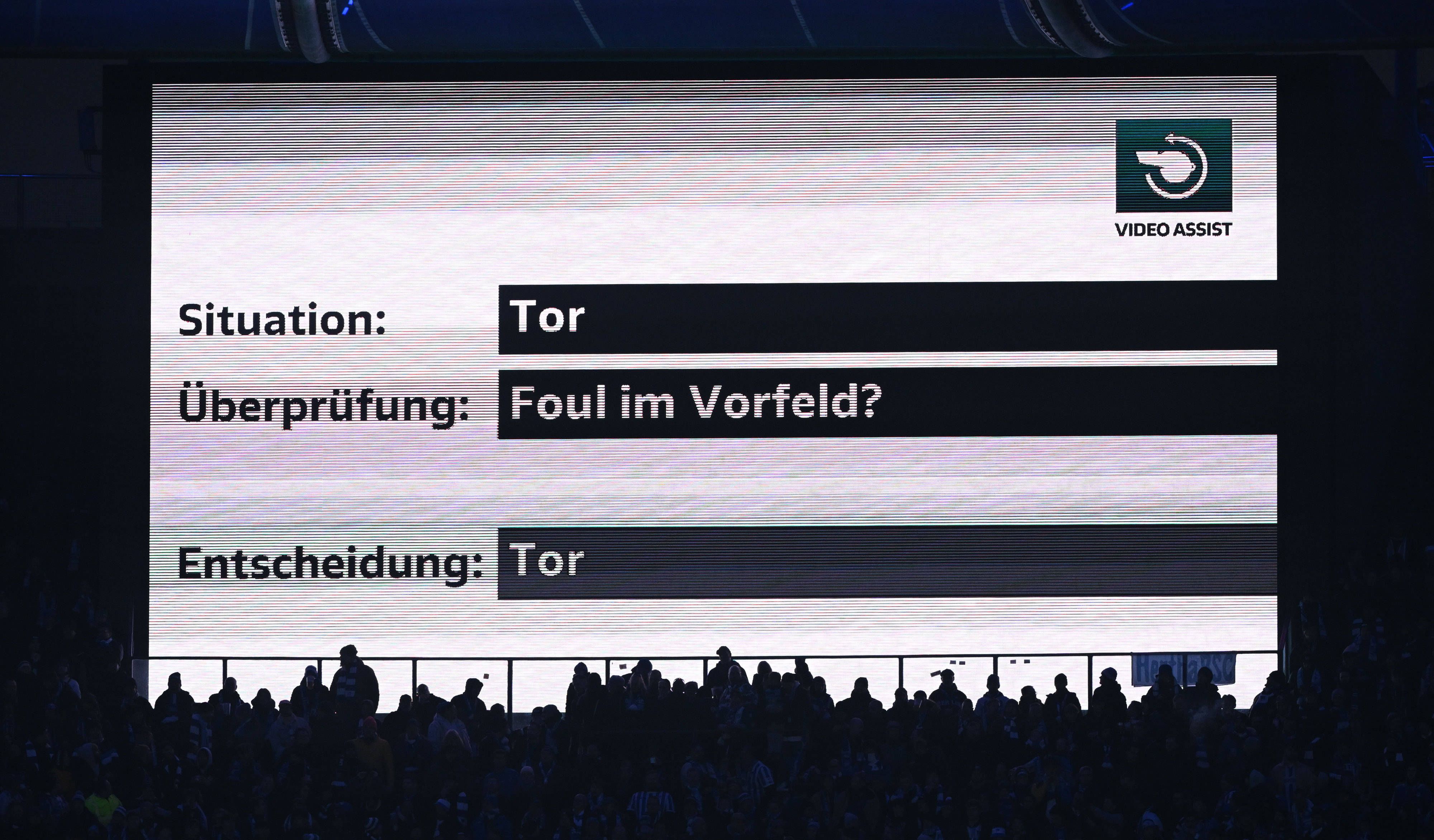 Image - Bei dieser Szene im Derby zwischen Hertha BSC und dem 1. FC Union stockte den Zuschauern der Atem