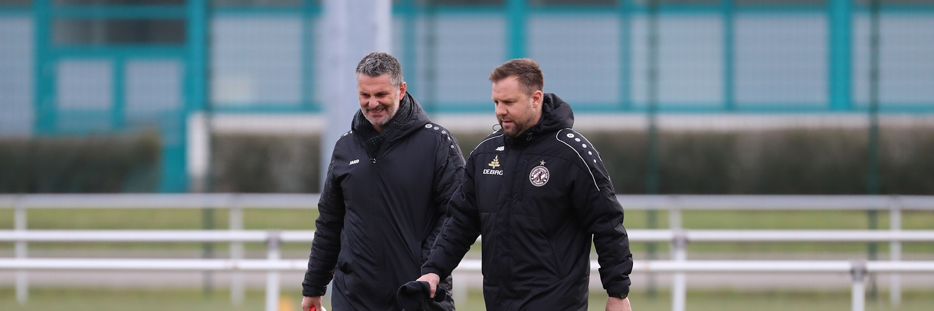 Angelo Vier, Sportdirektor des BFC Dynamo, und Cheftrainer Heiner Backhaus grübeln, wie sie die personellen Probleme im Offensivbereich in den Griff kriegen.&nbsp;