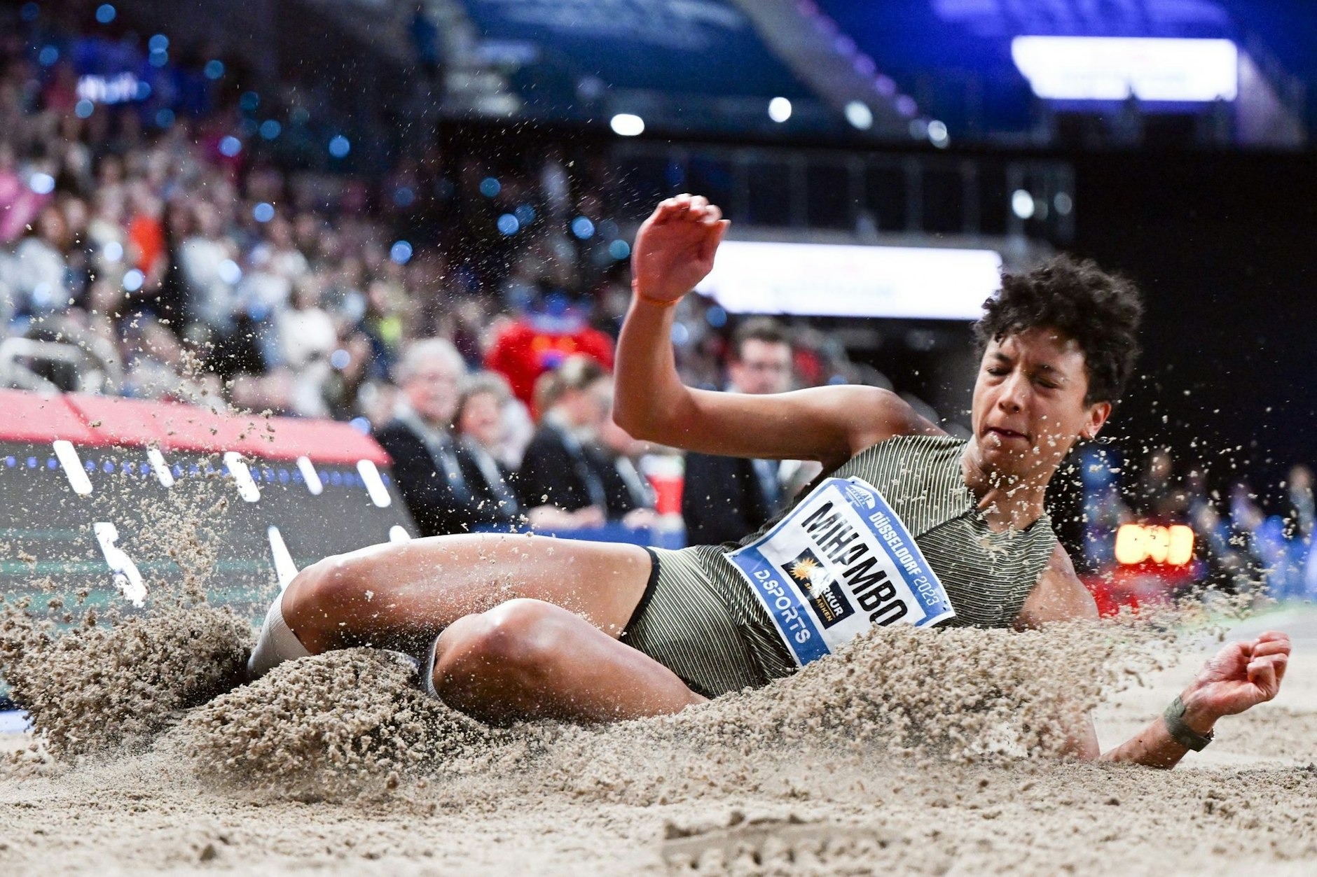 Malaika Mihambo landet beim Istaf Indoor Düsseldorf im Sand. Die Weitspringerin wurde ihrer Favoritenrolle gerecht und gewann den Wettbewerb.  