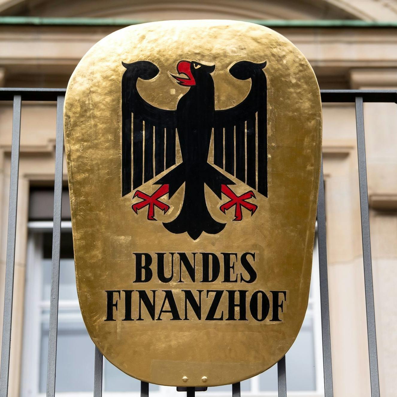 Der Bundesfinanzhof in München erklärte den Soli für rechtens.