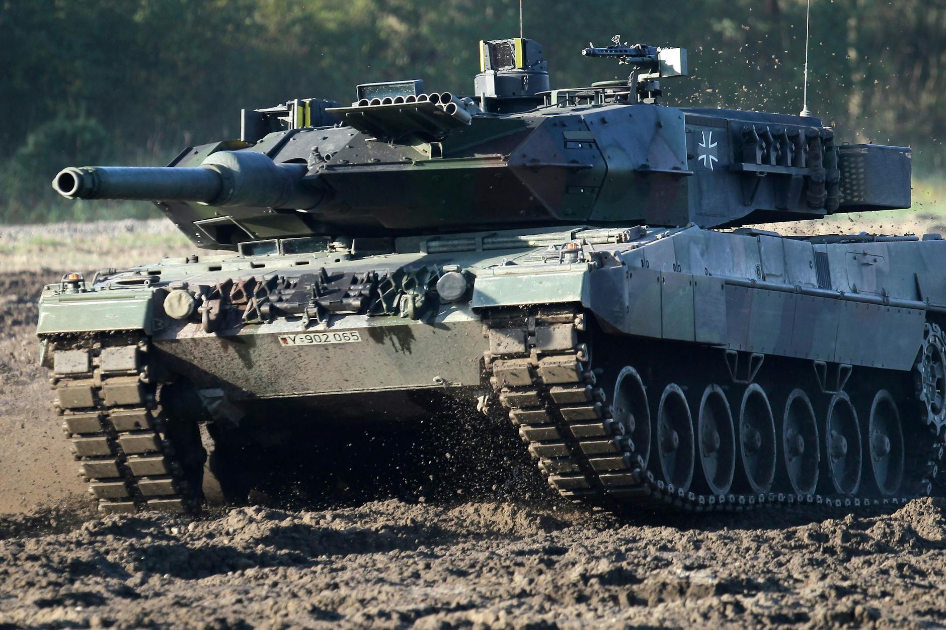 Umgerechnet 40.000 Euro sollen russische Soldaten für jeden erbeuteten Leopard-2-Panzer erhalten.