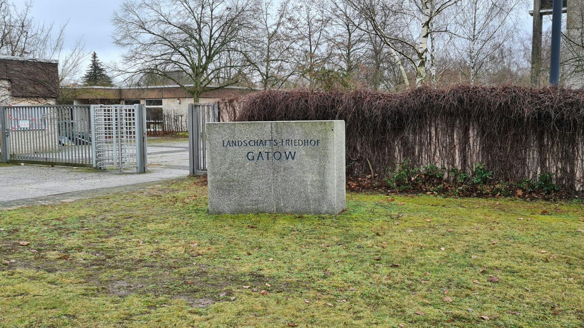Der Eingang zum Landschaftsfriedhof Gatow