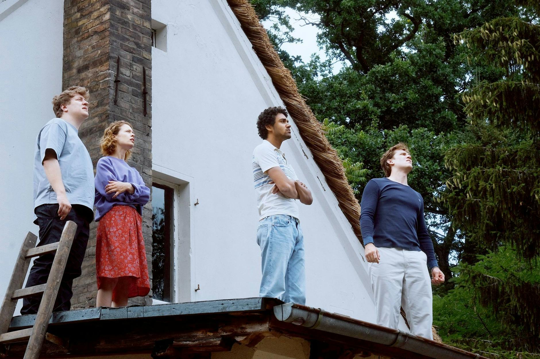 HANDOUT - Thomas Schubert (l-r), Paula Beer, Langston Uibel und Enno Trebs in Christian Petzolds Film "Roter Himmel". rlinale/dpa